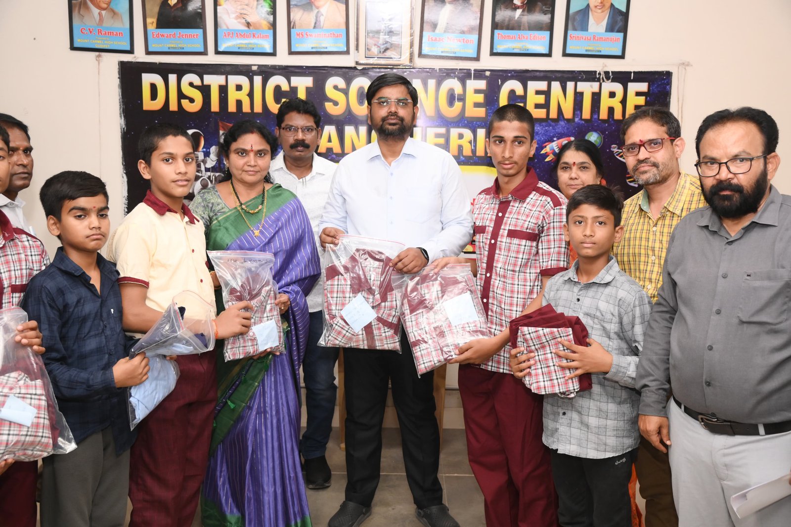 ప్రభుత్వం అందిస్తున్న అవకాశాలను సద్వినియోగం చేసుకోవాలి: మంచిర్యాలజిల్లా కలెక్టర్ కుమార్ దీపక్