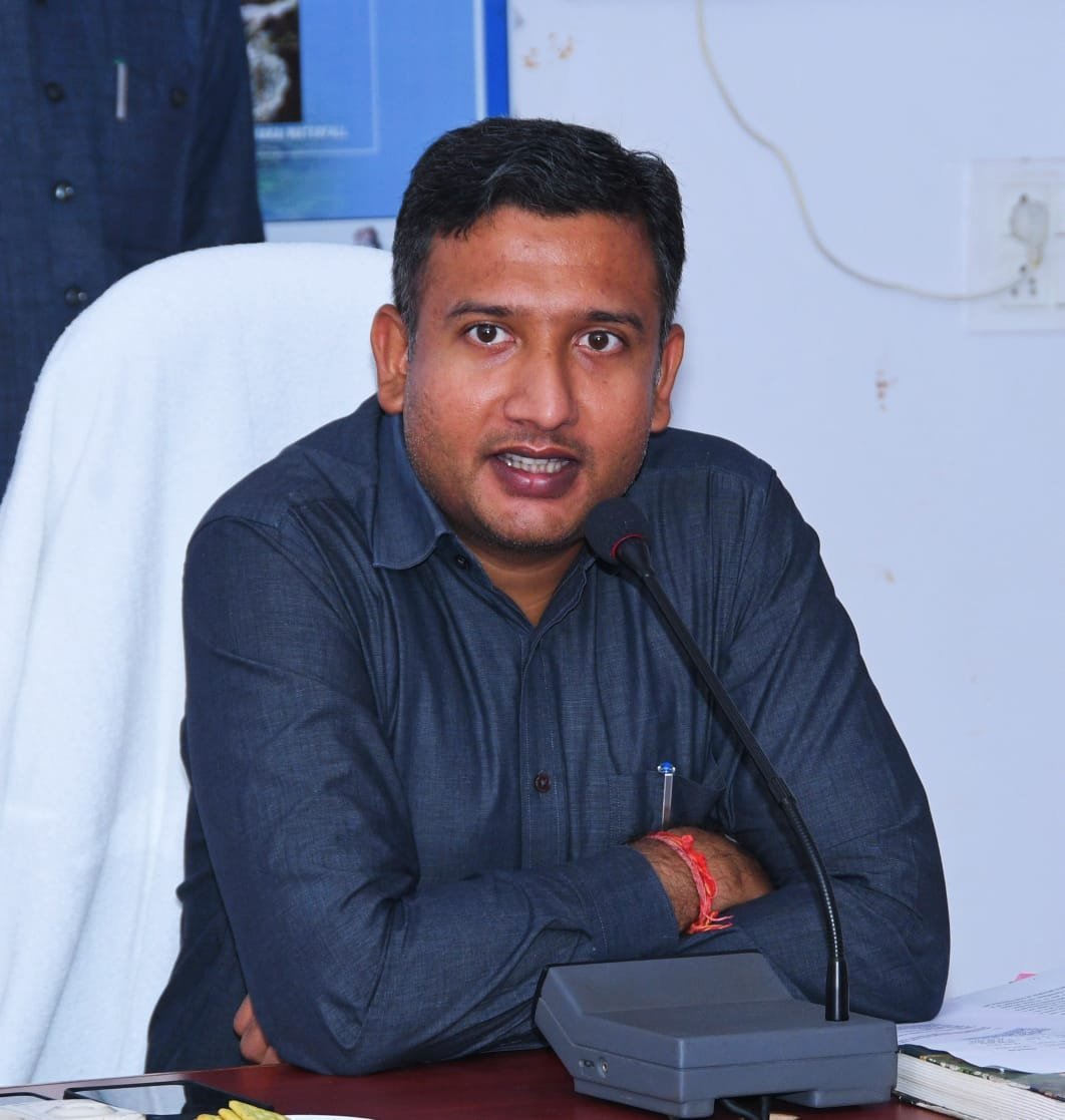 పెసా చట్టం పంచాయితీల ( షెడ్యూల్ ప్రాంతాలకు పొడిగింపు) 1996 యొక్క నిబంధనల ప్రకారం పంచాయతీలకు ప్రత్యేక అధికారాలు కల్పించడం జరిగింది.