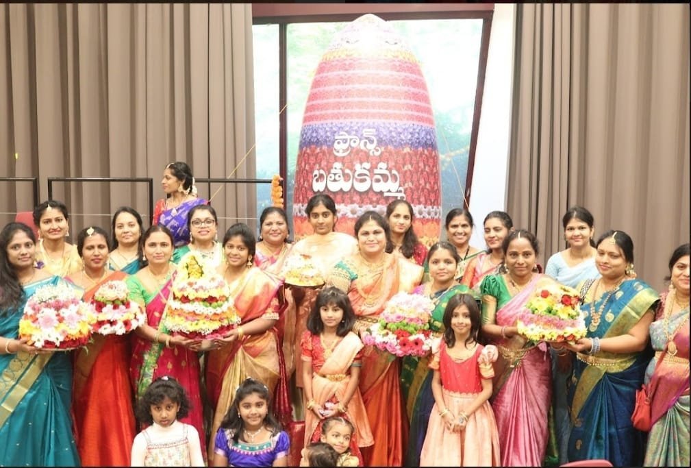 France: ఫ్రాన్స్ లో ఘనంగా బతుకమ్మ , దసరా సంబరాలు
